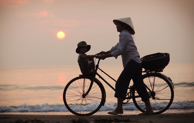 Tình mẹ có thể cảm động cả trời xanh. Trên thế gian này không có bất kỳ thứ tình yêu nào có thể sánh bằng. (Ảnh:news.zing)